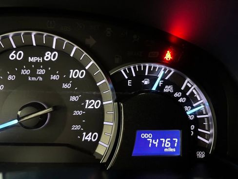 Used 2014 Toyota Camry SE FWD image 24