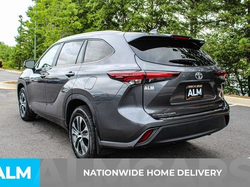 Used 2025 Toyota Highlander XLE AWD/4WD image 4