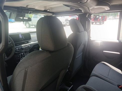 New 2025 Jeep Gladiator Sport image 11