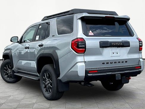 New 2026 Toyota 4Runner SR5 AWD/4WD image 4