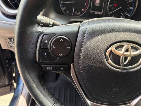 Used 2018 Toyota RAV4 XLE FWD image 16