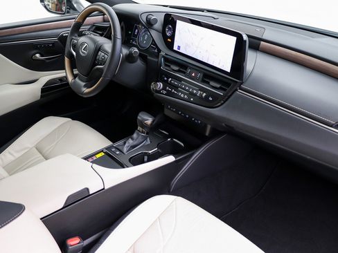 Used 2024 Lexus ES 300h w/ Luxury Package FWD image 21