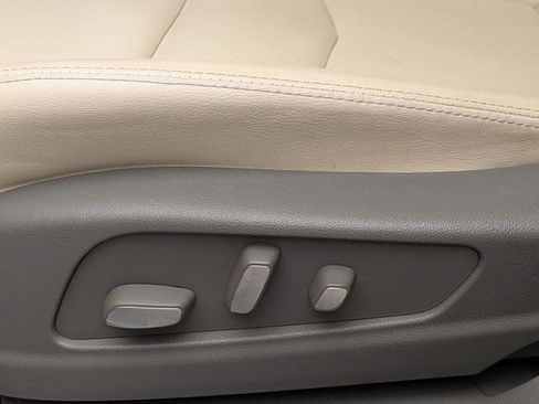 Certified 2024 Cadillac XT5 Premium Luxury w/ LPO, Floor Liner Package AWD/4WD image 20
