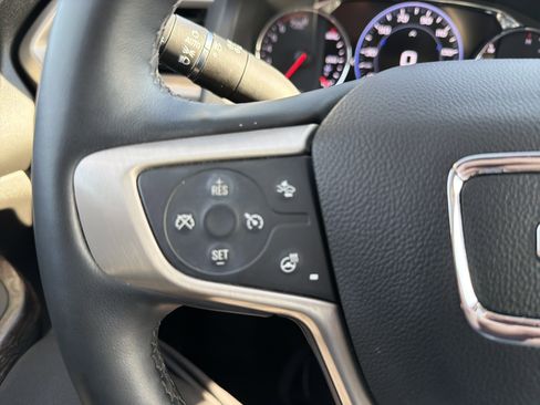 Used 2023 GMC Acadia Denali w/ Denali Technology Package FWD image 47
