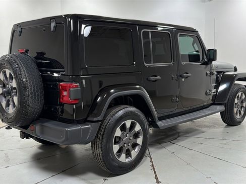Used 2018 Jeep Wrangler Unlimited Sahara image 5