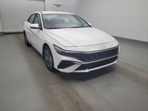 Used 2024 Hyundai Elantra SEL FWD image 13