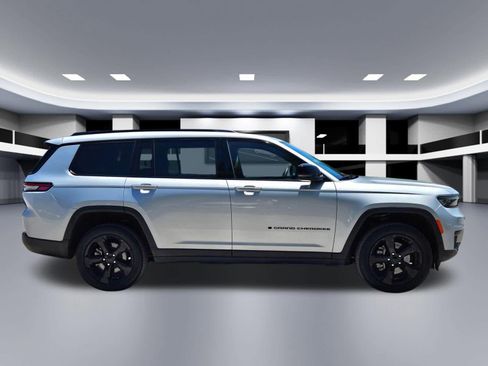 Used 2025 Jeep Grand Cherokee L Laredo AWD/4WD image 7