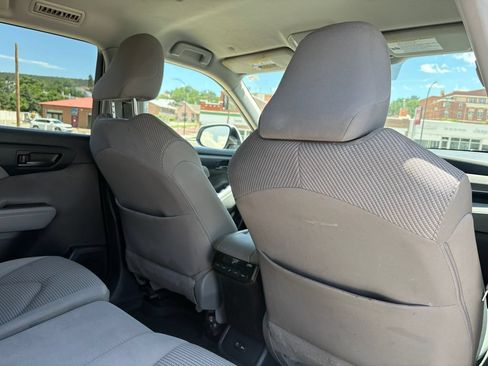 Used 2020 Toyota Highlander L AWD/4WD image 16