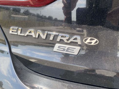 Used 2018 Hyundai Elantra SE FWD image 9