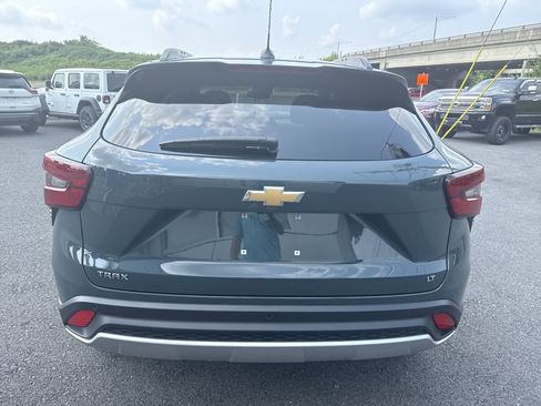 Used 2025 Chevrolet Trax LT w/ Driver Confidence Package FWD image 4
