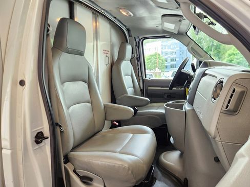 Used 2022 Ford E-350 and Econoline 350 Super Duty w/ Power Windows & Locks Group RWD image 16