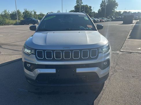 Used 2024 Jeep Compass Latitude AWD/4WD image 8