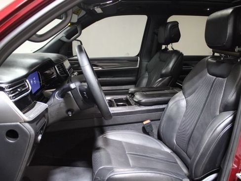 Used 2022 Jeep Wagoneer Series III w/ Premium Group I AWD/4WD image 20