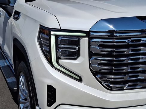 Used 2023 GMC Sierra 1500 Denali AWD/4WD image 9