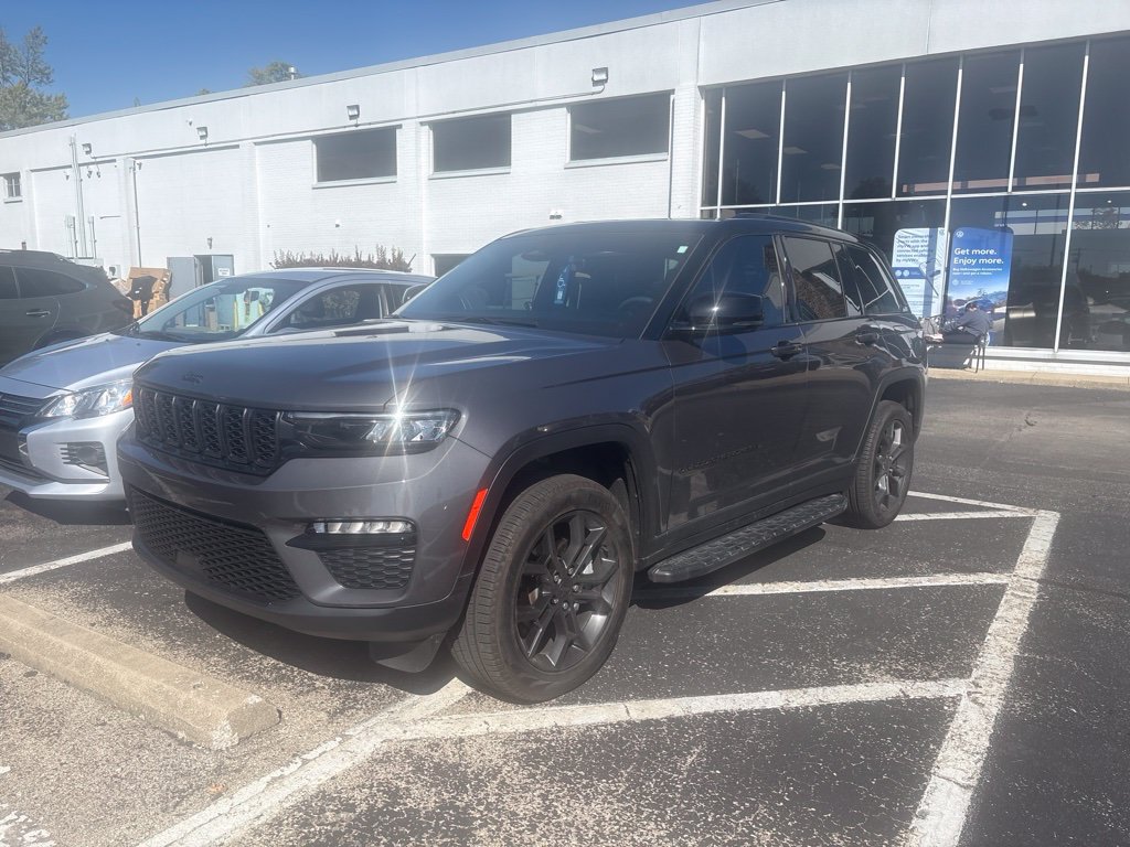 Used 2025 Jeep Grand Cherokee Limited AWD/4WD image 7