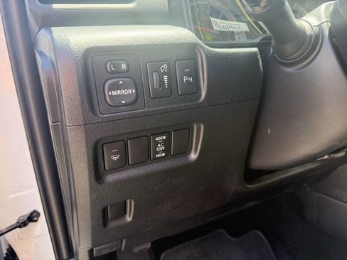 Used 2017 Toyota 4Runner Limited AWD/4WD image 17