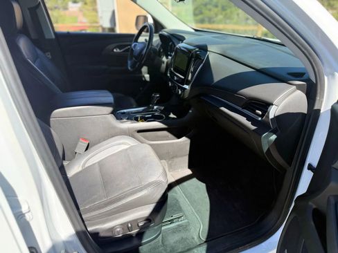 Used 2019 Chevrolet Traverse Premier w/ LPO, Black Accent Package image 12