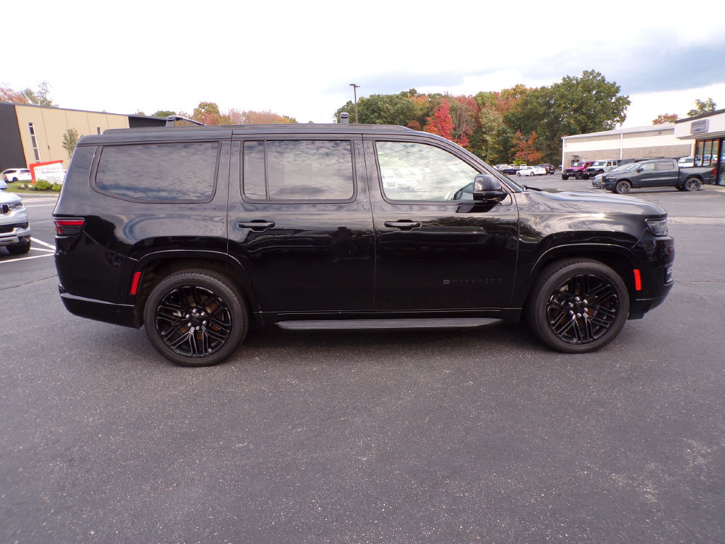 Used 2022 Jeep Wagoneer Series III AWD/4WD image 4