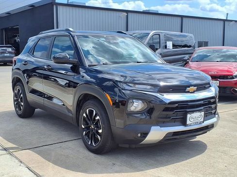 Used 2023 Chevrolet TrailBlazer LT w/ Convenience Package FWD image 4