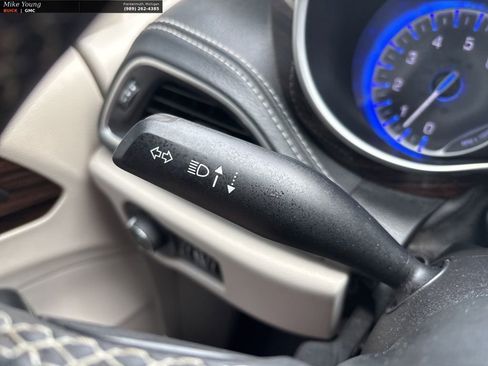 Used 2023 Chrysler Pacifica Limited FWD image 23