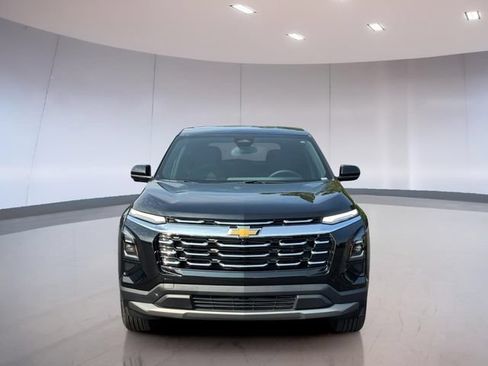 Used 2025 Chevrolet Equinox LT AWD/4WD image 2