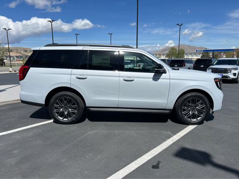 New 2026 Ford Expedition Platinum image 6