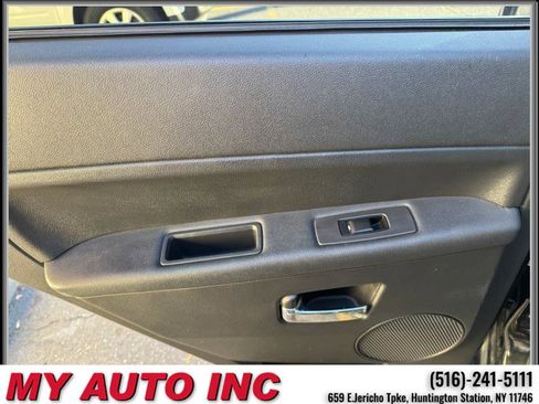 Used 2009 Jeep Grand Cherokee Laredo image 32