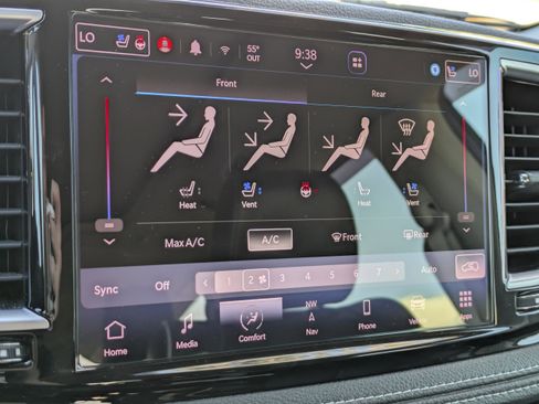 Used 2023 Chrysler Pacifica Limited image 25