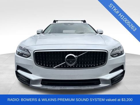 Used 2017 Volvo V90 T6 Cross Country image 2