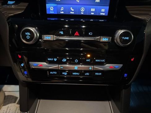 Certified 2022 Ford Explorer Limited w/ Limited Technology Package image 35