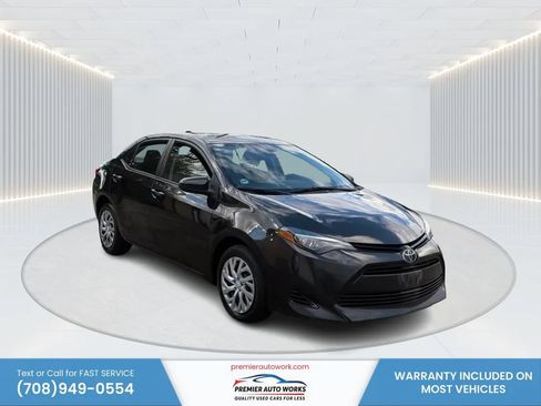 Used 2017 Toyota Corolla LE FWD image 3