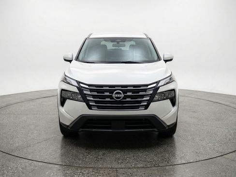 Used 2025 Nissan Rogue SV image 2