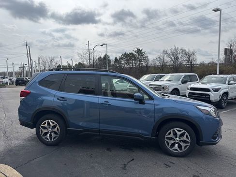 Used 2024 Subaru Forester Premium image 7