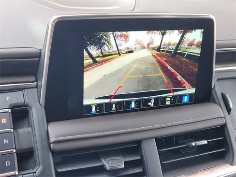 Used 2022 GMC Yukon SLT w/ SLT Luxury Package image 18