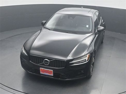 Used 2024 Volvo S60 B5 Plus image 21