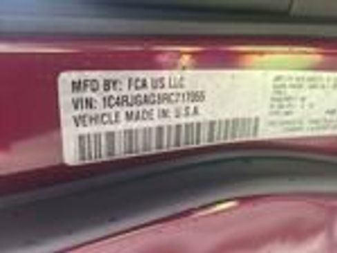 Used 2024 Jeep Grand Cherokee Laredo RWD image 21