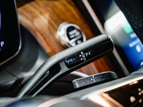 Used 2025 Mercedes-Benz GLC 300 image 20