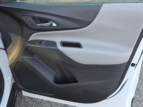 Used 2022 Chevrolet Equinox LS image 19