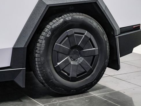 Used 2024 Tesla Cybertruck AWD Crew Cab image 55