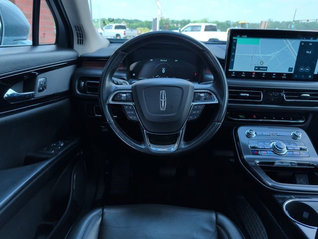 Used 2023 Lincoln Nautilus Reserve AWD/4WD image 2