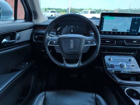 Used 2023 Lincoln Nautilus Reserve AWD/4WD image 2