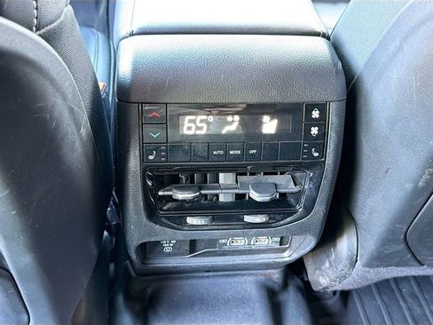 Used 2023 Jeep Grand Cherokee L Limited AWD/4WD image 9