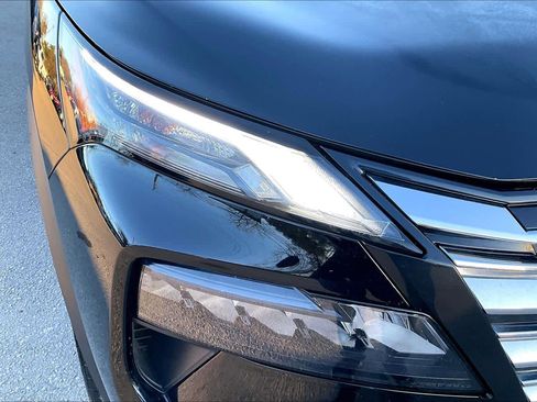 Used 2024 Nissan Rogue SV image 27