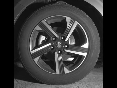 Used 2025 Nissan Sentra SV FWD image 10