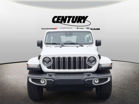 Used 2025 Jeep Wrangler Sahara image 9