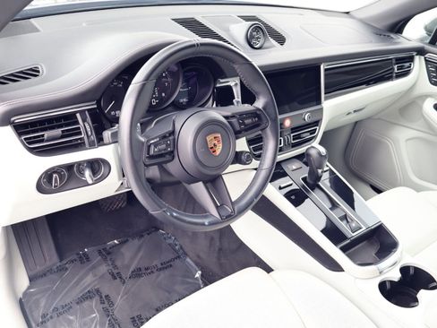 Certified 2023 Porsche Macan Turbo AWD/4WD image 4