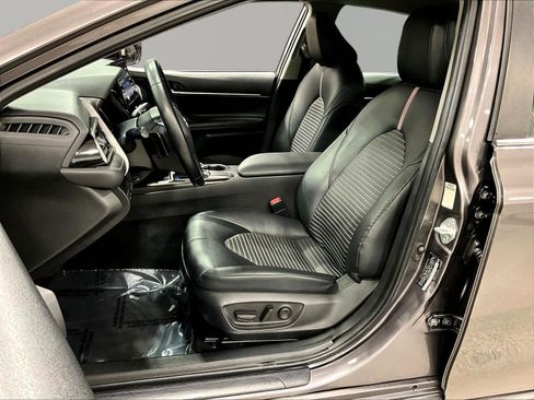 Used 2021 Toyota Camry SE FWD image 21
