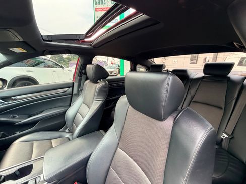 Used 2018 Honda Accord Sport image 14