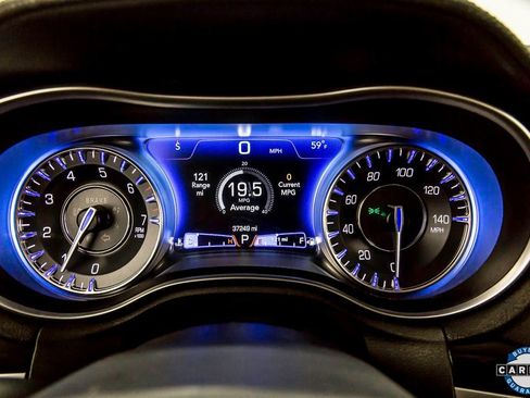 Used 2023 Chrysler 300 Touring w/ Sport Appearance Package image 10