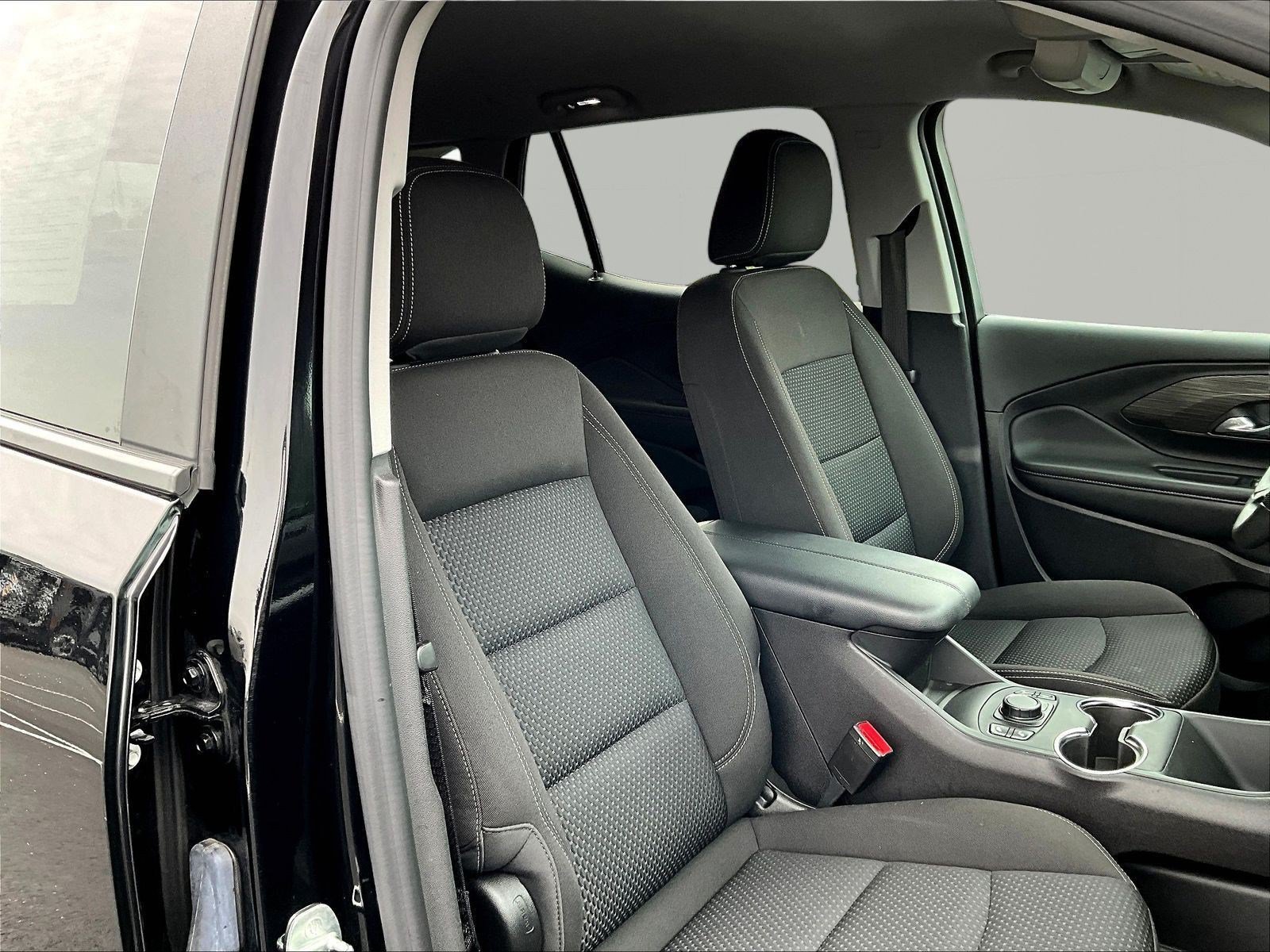 Used 2024 GMC Terrain SLE w/ Driver Convenience Package FWD image 29